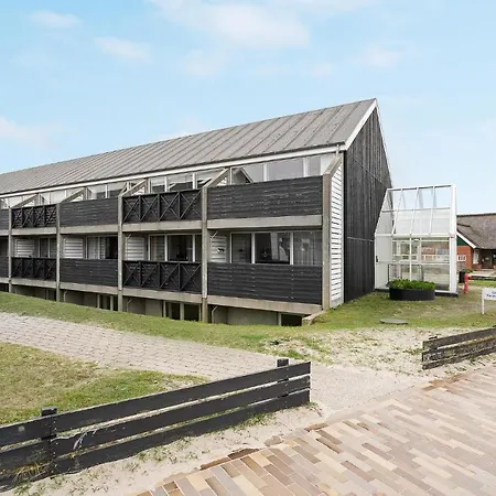 Lejl, 226 St, Apartment *