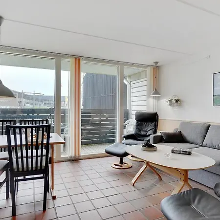 Lejl, 226 St, Apartment *